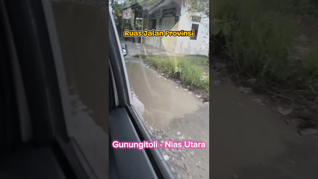 Jalan? Lebih mirip kolam renang mini. 