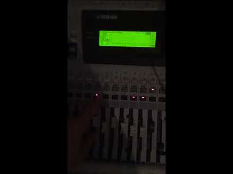 Mixer Yamaha 01v
