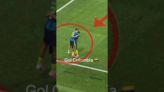 El tremendo abrazo de Luis Díaz y Daniel Muñoz tras juntarse en el golazo a Usbekiztán 🇨🇴🔥