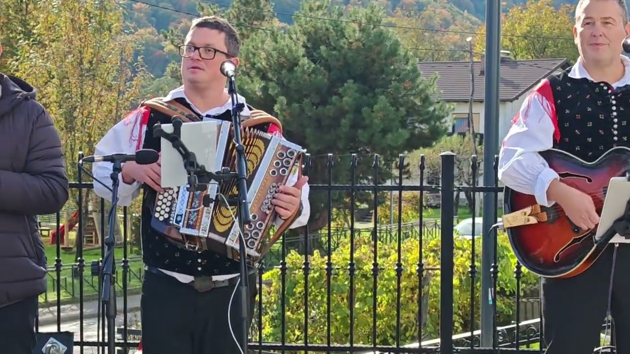 Tini Lesjak in Fantje iz Oplotnice- Deželica Sonca In Grozdja (Lojze Slak) 