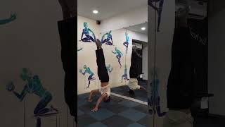 Try this headstand flow 🤸🏻‍♂️