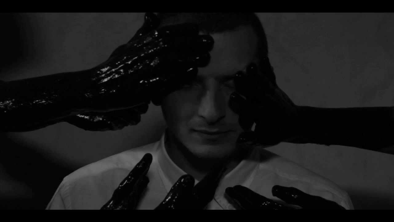 Guarda Throwing Snow & Py - Wallow (Official Video) su YouTube Guarda Throwing Snow & Py - Wallow (Official Video) su YouTube