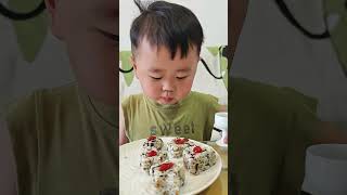 The soul of the seaweed rice ball lies in that tiny bit of ketchup~ #self-eating