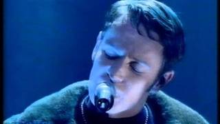 Video thumbnail of "Gene - For The Dead - live on TOTP 1996"