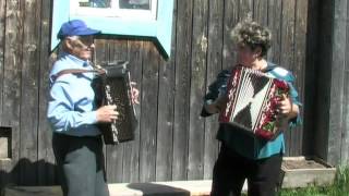 Талантливый гармонист из деревни Самки