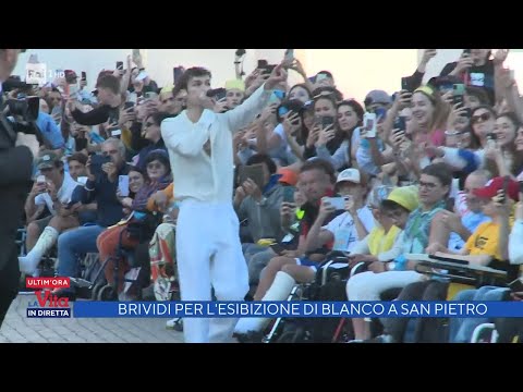 Blanco, in 80mila in Piazza San Pietro  - La vita in diretta 19/04/2022