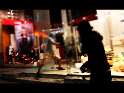 Free Ηριάννα: Anarchists smash one of the most expensive shopping streets in Europe (Athens, Greece)