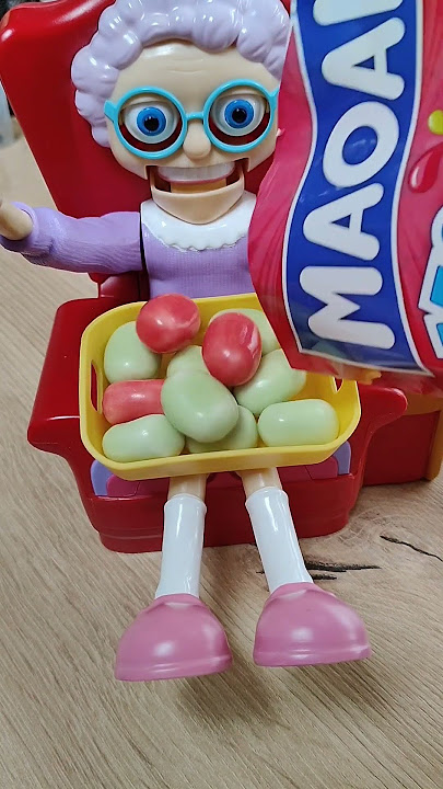 FILLING GRANNY'S PLATE WITH MAOAM KRACHER 💚🩷 Apple Alarm! #shortvideo #shorts #fyp #candy