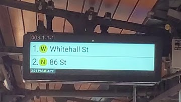 Countdown clock glitch and (W) train at 30 Avenue
