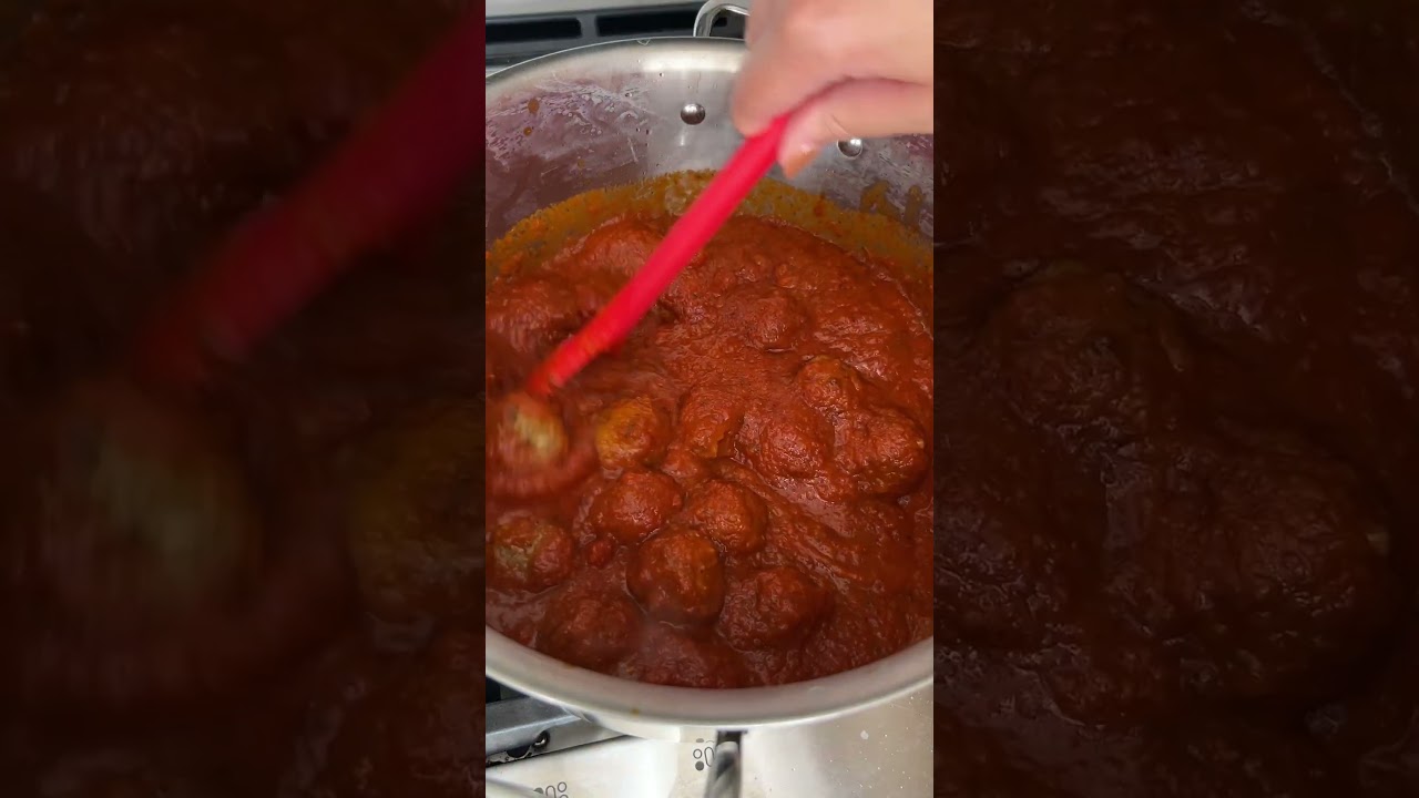 Cheesy Meatball Pasta Bake 🍝 