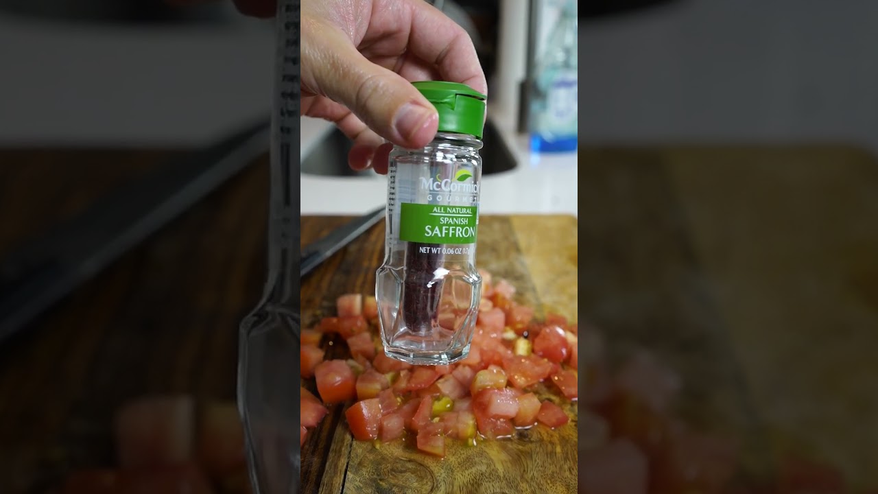 I Rated Dubai's FANCY Breakfast🇦🇪 (Saffron On Eggs?)