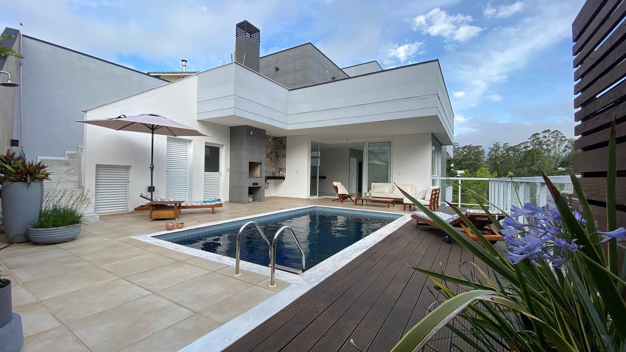 Casa à venda no condomínio Aruã com 3 suítes amplas, piscina e área gourmet integrada | Gabriel Melo