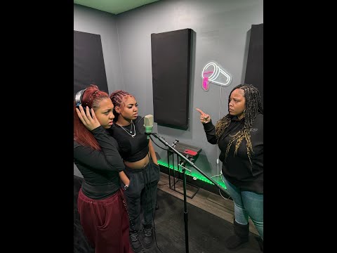 Hope’s Mom goes off on her twins when she hears them cursing in the studio! Lacreesha NOT having it
