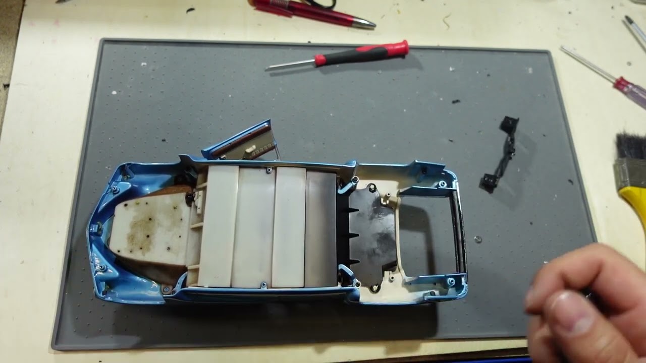 1948 Tucker Torpedo 1:18 Kyosho - YouTube