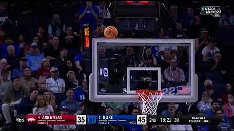 Arkansas Cheerleader Saves The Day Vs Duke And Retrieves Stuck Ball | 2022 Elite Eight