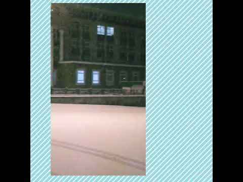 21 марта всю ночь падают хлопья снега 