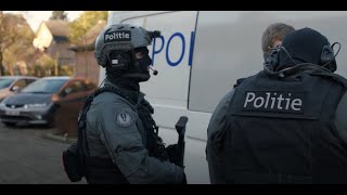 Framed - Aflevering 5 - Politieschool