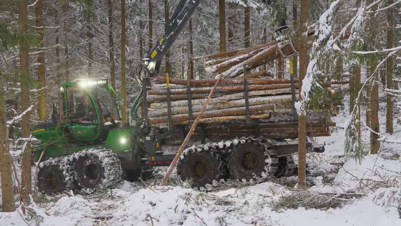 JOHN DEERE 1110G WINTER SNOW SWEDEN