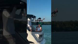 Karola disfrutando en RD en una jate frente a la playa 😍🔥 #alofoke