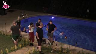 Evonmoss - Hog Evinde Havuza Atılıyor