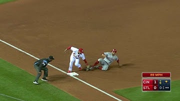 CIN@STL: Molina fires to third to nab Votto