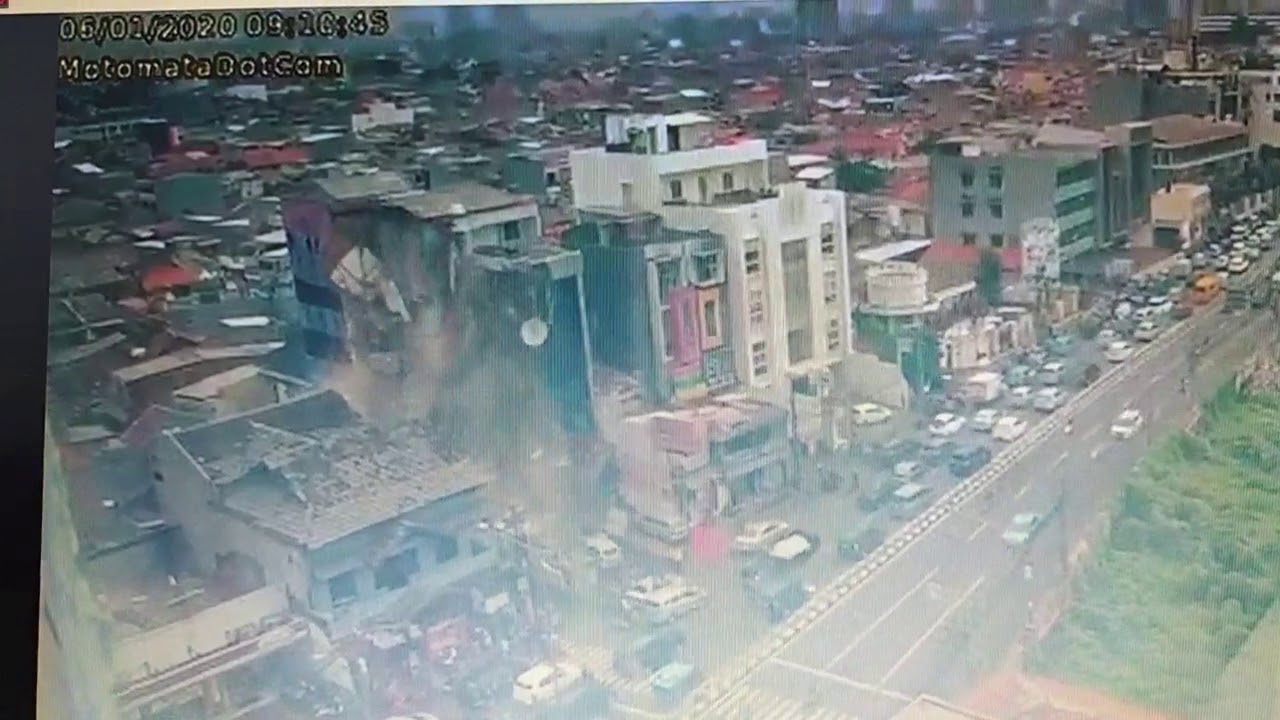 Jakarta Building Suddenly Collapsed Injuring at Least Two 6 Jan 2020