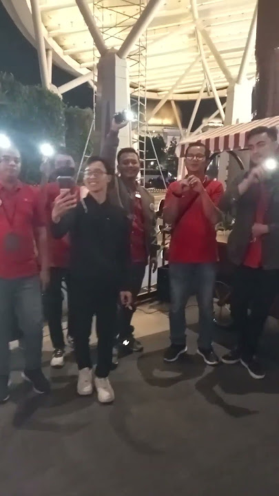 Nyanyi Kemesraan bersama Bos Regional