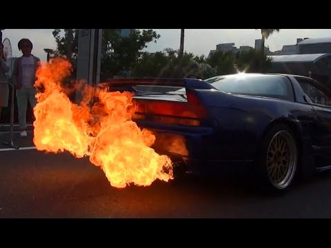 まるで火炎放射器 直管マフラーのnsxが火を吹く Hd Shooting Huge Flames Honda Nsx Youtube