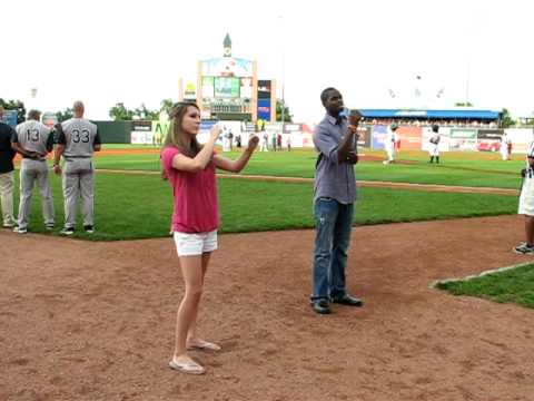 Lauren Damron interprets the National Anthem for the deaf 072509