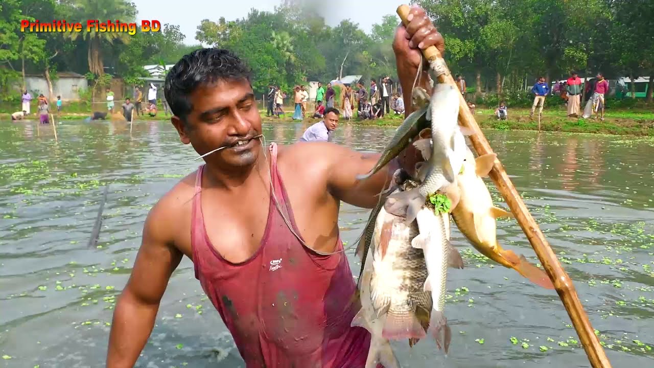 Primitive Hand Fishing Skills। Nice Fish Catching by Bamboo Tools With Beautiful Nature