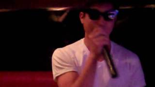 At Di Yuan karaoke in Flushing with Yeh singing his fav jam (Peck the Beak.com)