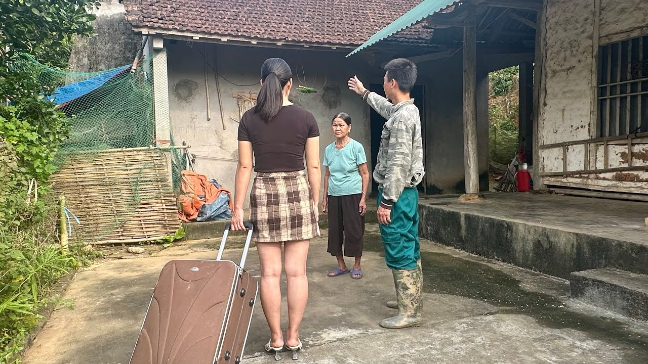 Добрый человек помог одинокой девушке с разбитыми деньгами найти новое жилье.