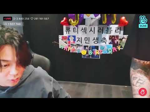 Jungkook is here with cake 🎂🎂