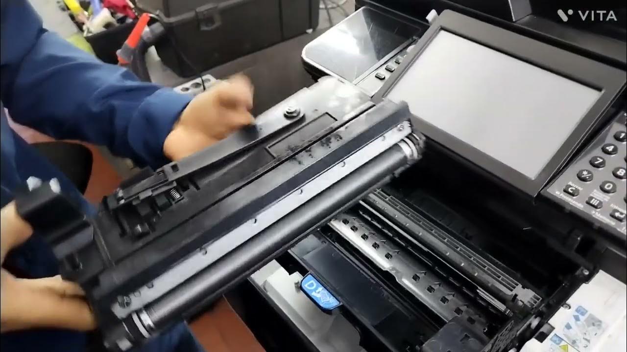 como sacar unidad de revelado en Kyocera 3145 - YouTube