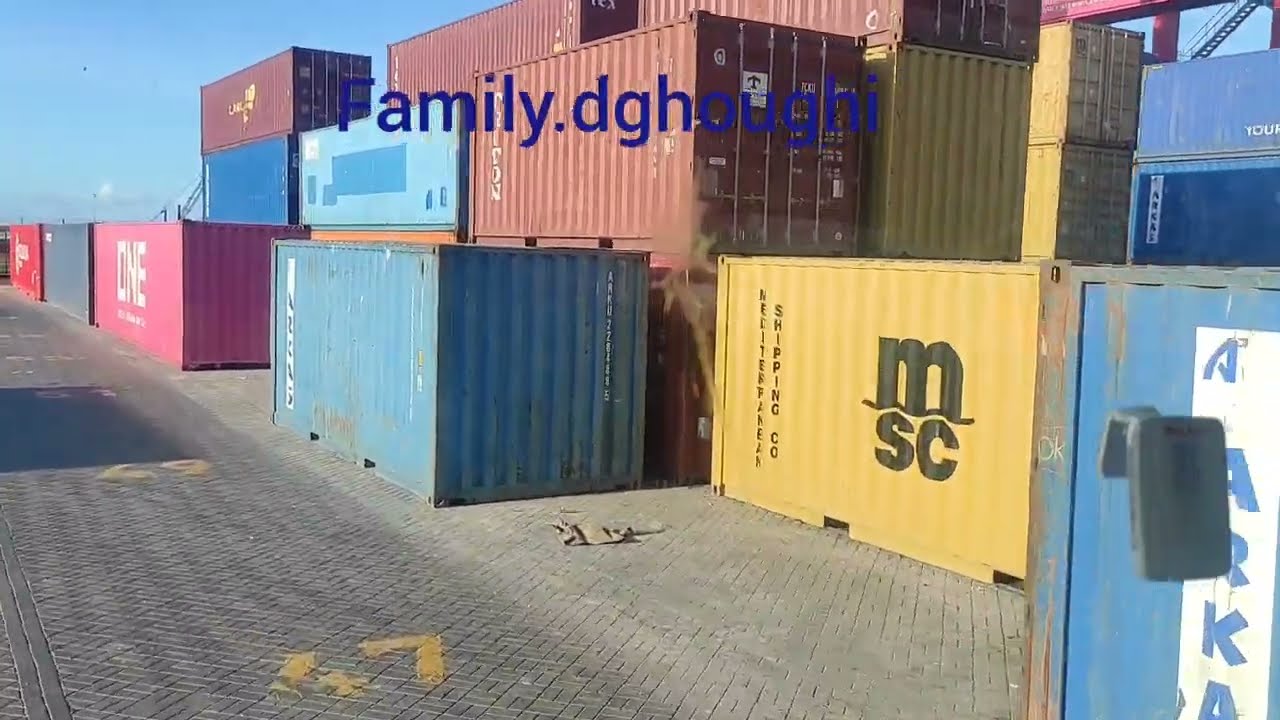 جولة داخل ميناء الدار البيضاء بجانب الحاويات