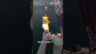 ¡Impresionante armado de un aerogenerador en el mar!