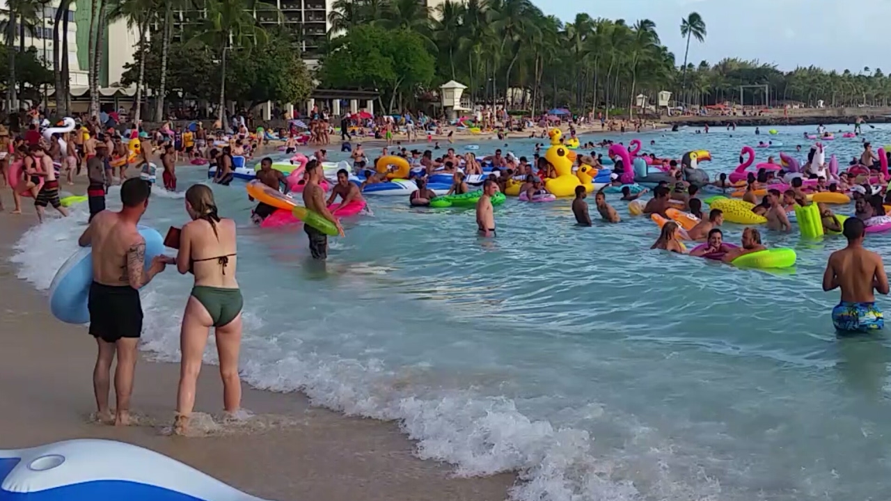 Huge Pool Float Party for Spring Break 2017 at Waikiki Beach, Oahu