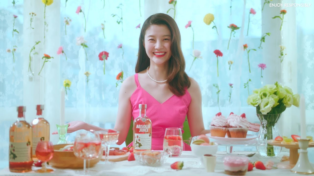 CAPTURE YOUR JUICYFUL MOMENTS! 앱솔루트 주스 스트로베리와 함께 행복한 순간을 캡쳐해봐!