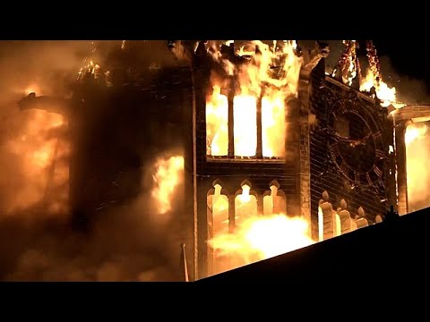 Историческая церковь в центре Амстердама сгорела в Новый год