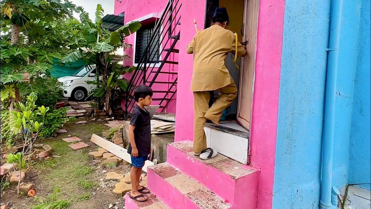 माऊलीने पोलिसांची गंमत करून लपून बसला 🫢
