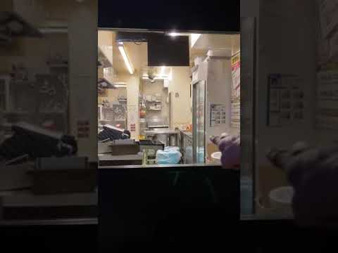【動画】【投稿】【衝撃】閉店後のいきなりステーキを見てきたら。。Big rats in Japanese restaurant!!