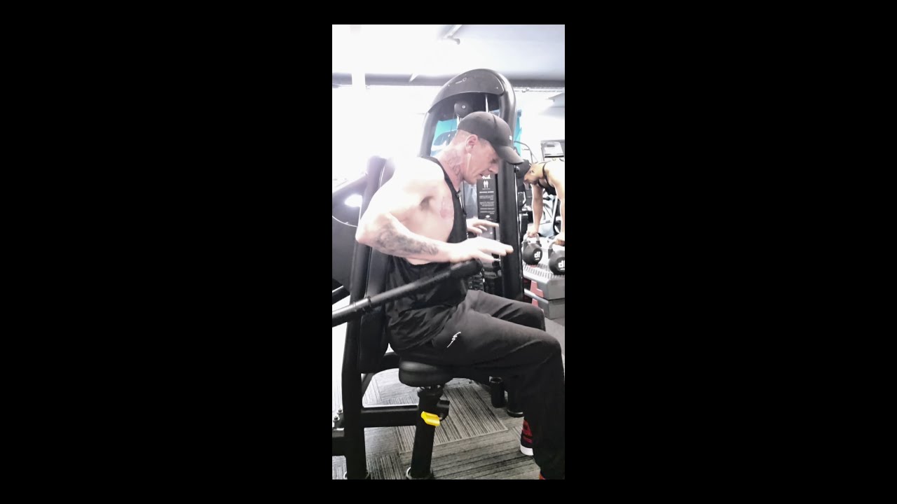 tricep dip machine - YouTube
