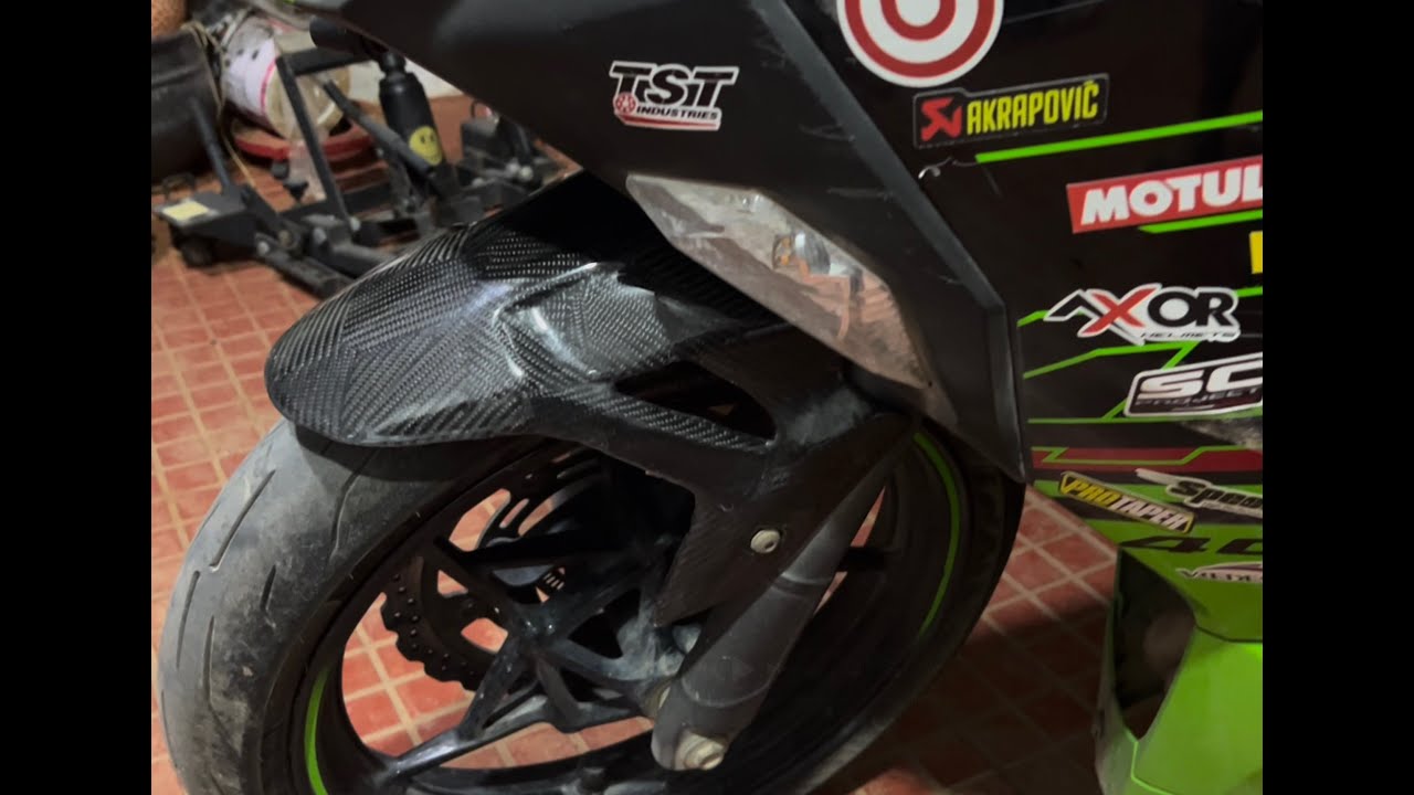 DIY: Carbon fibre front fender for Kawasaki Ninja 400