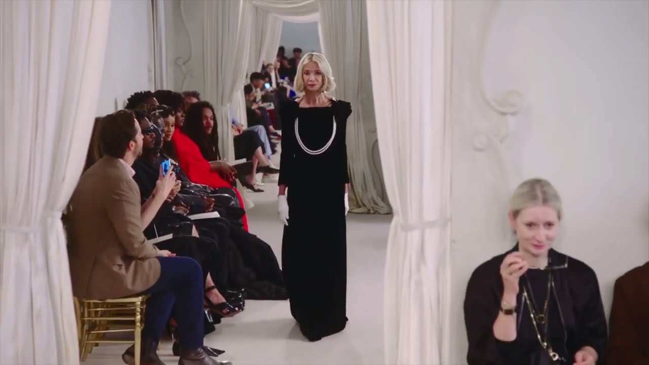 BALENCIAGA Haute Couture autumn winter 2023-24 fashion show 