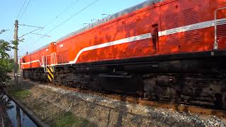 7802次貨物列車通過大林鎮中興路地下道