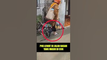 This civil servant stole the attention of netizens on social media