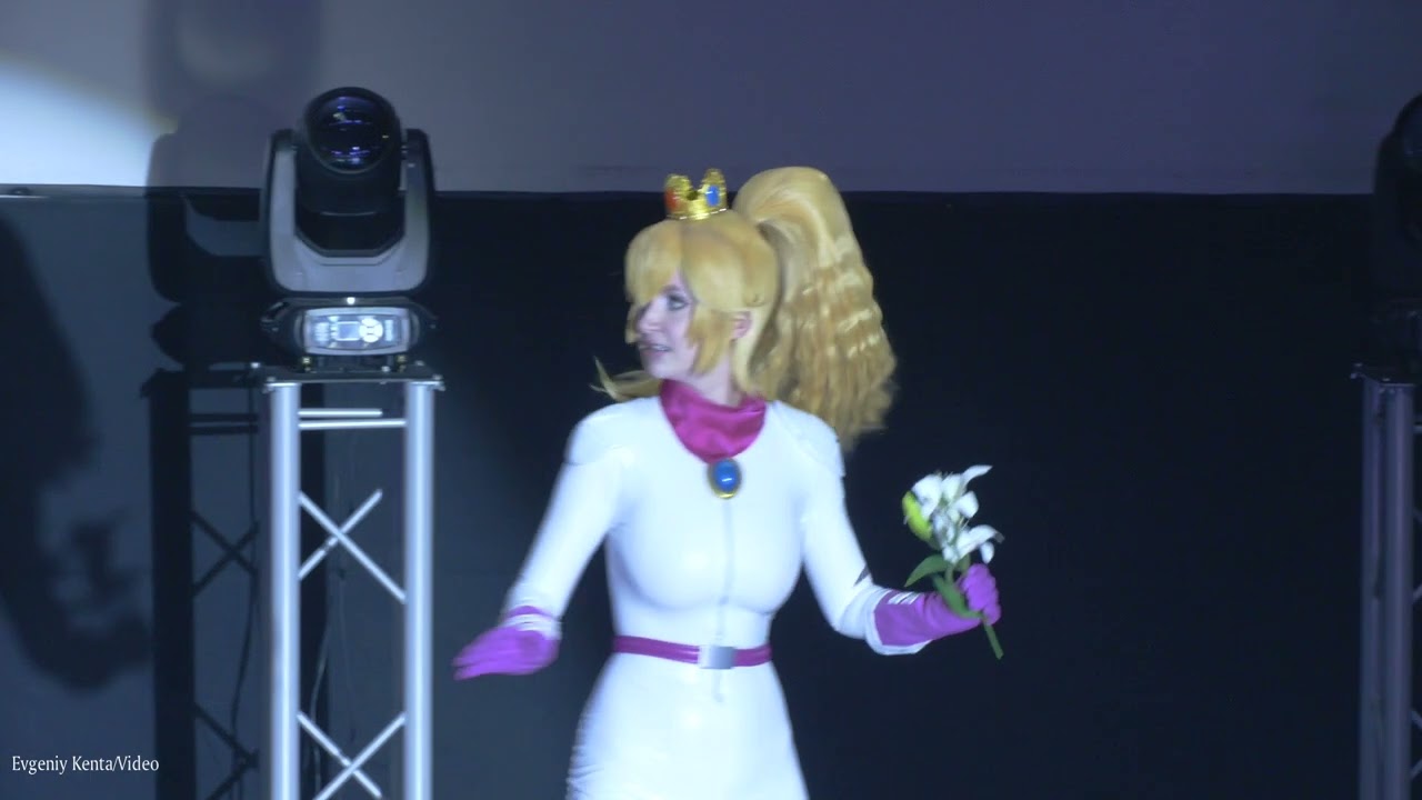 Cosplay defile - Аннет — The Super Mario Bros.Movie — Princess Peach