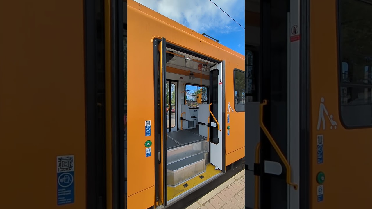 TW6000 Szuperbanán ajtó nyílik és záródik 