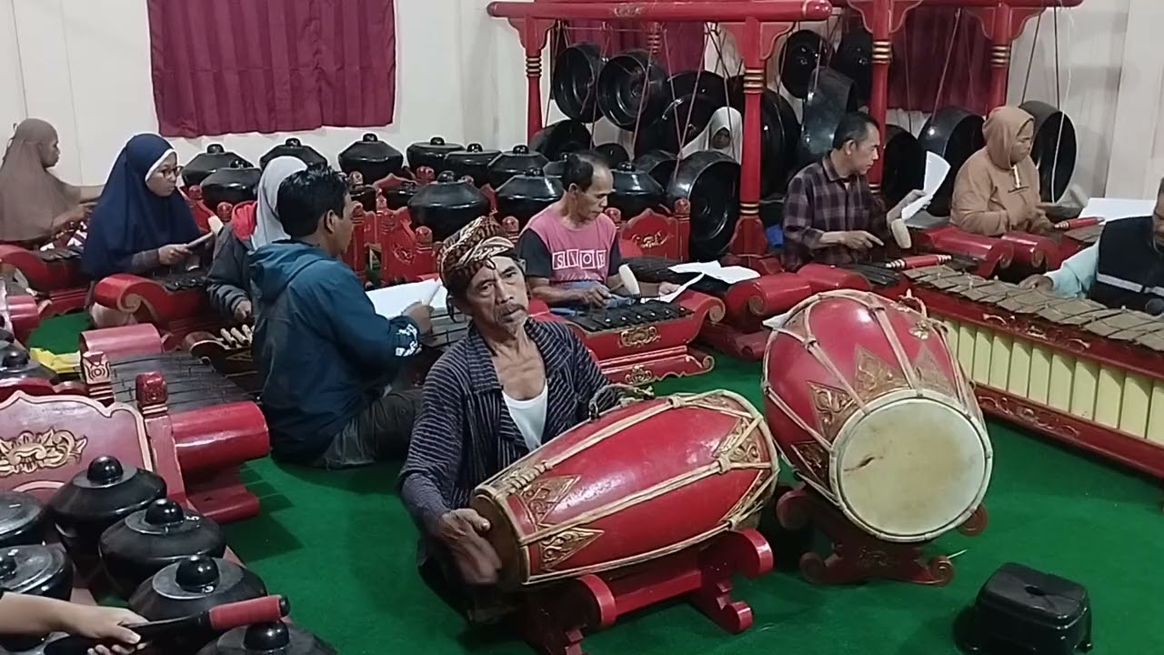 Lagu penghijoan sesarengan krawitan langen beksa ngepringan