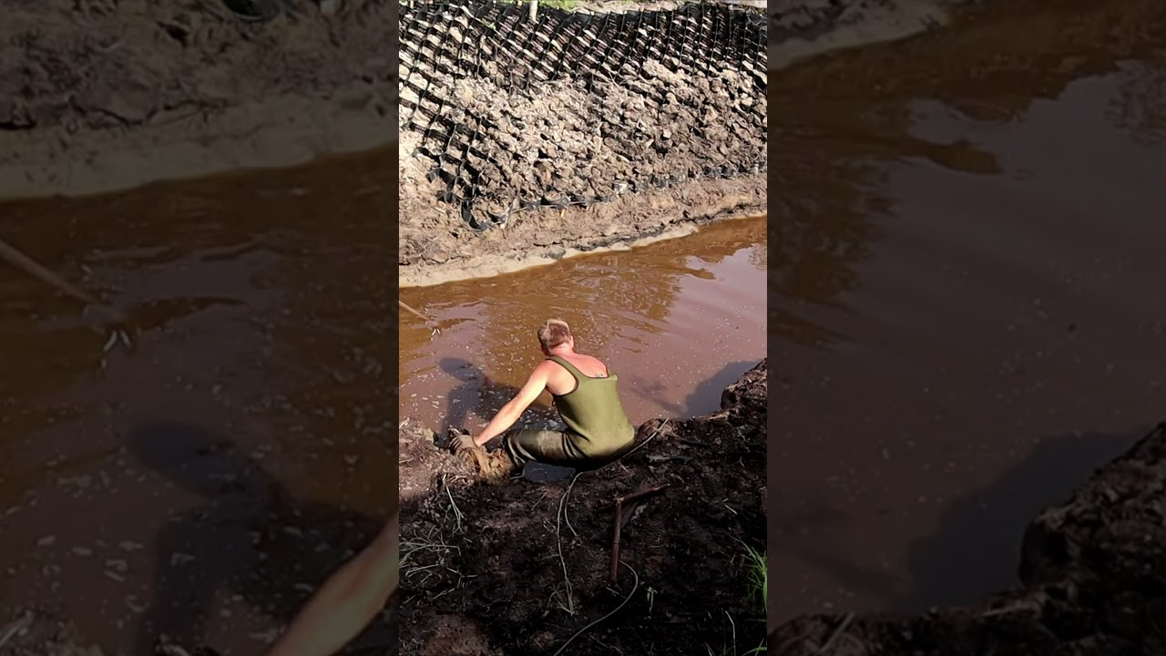 Как укрепить берега, чтобы не осыпались ?) Показываю как укрепили берега) #shorts
